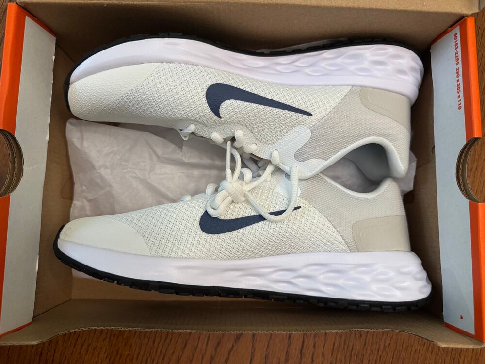 NEW Kids Nike Revolution Sneakers. Size 6.5